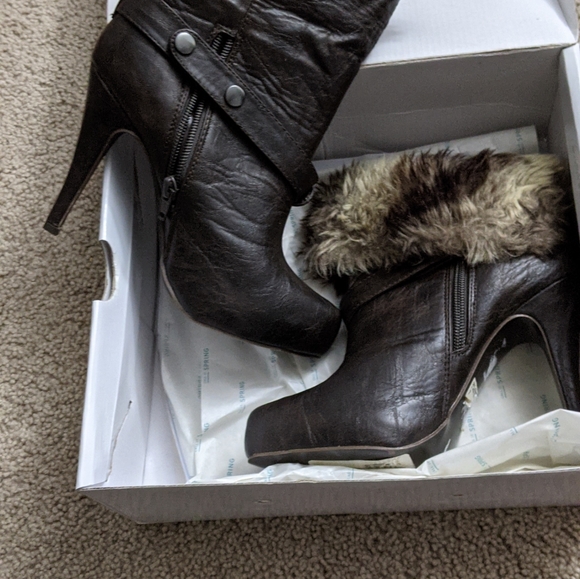 Shoes - Picture 14 of 16